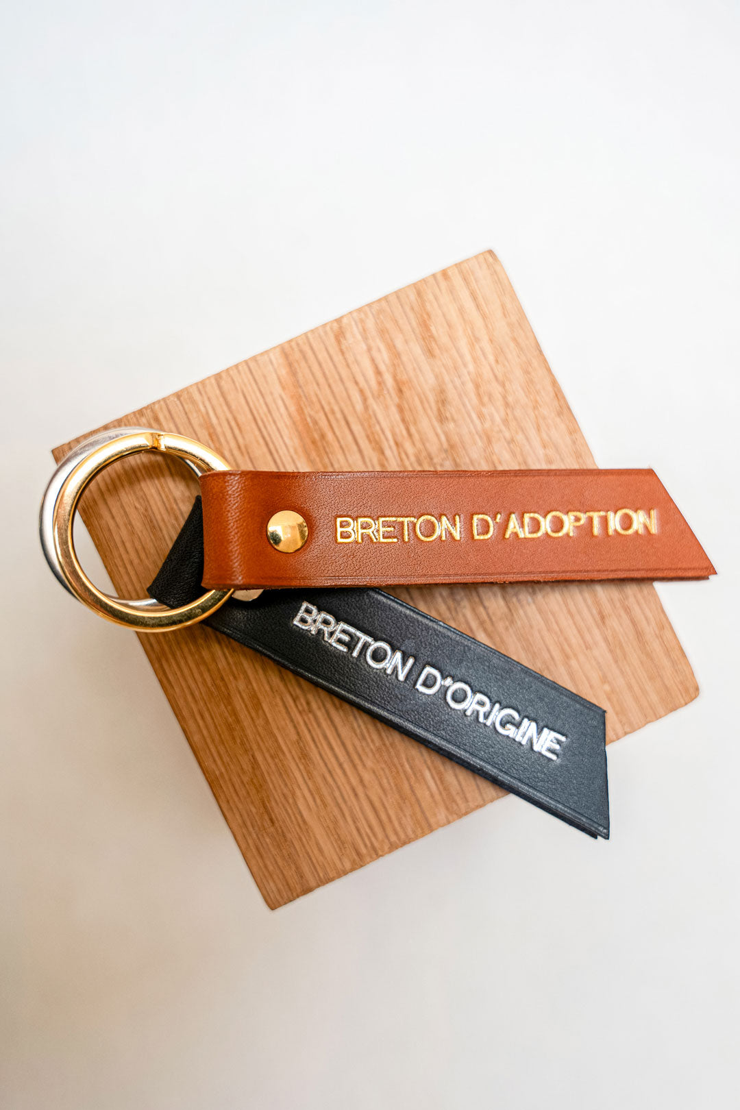 Porte clé en cuir noir "Breton d'origine"