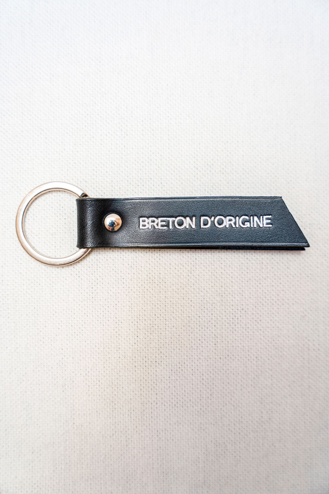 Porte clé en cuir noir "Breton d'origine"